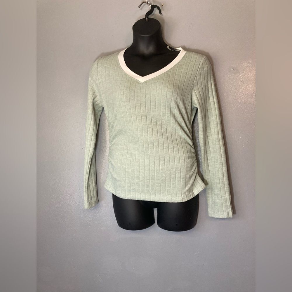 Flamingals green V-Neck Ribbed ruched Long Sleeve lightweight sweater